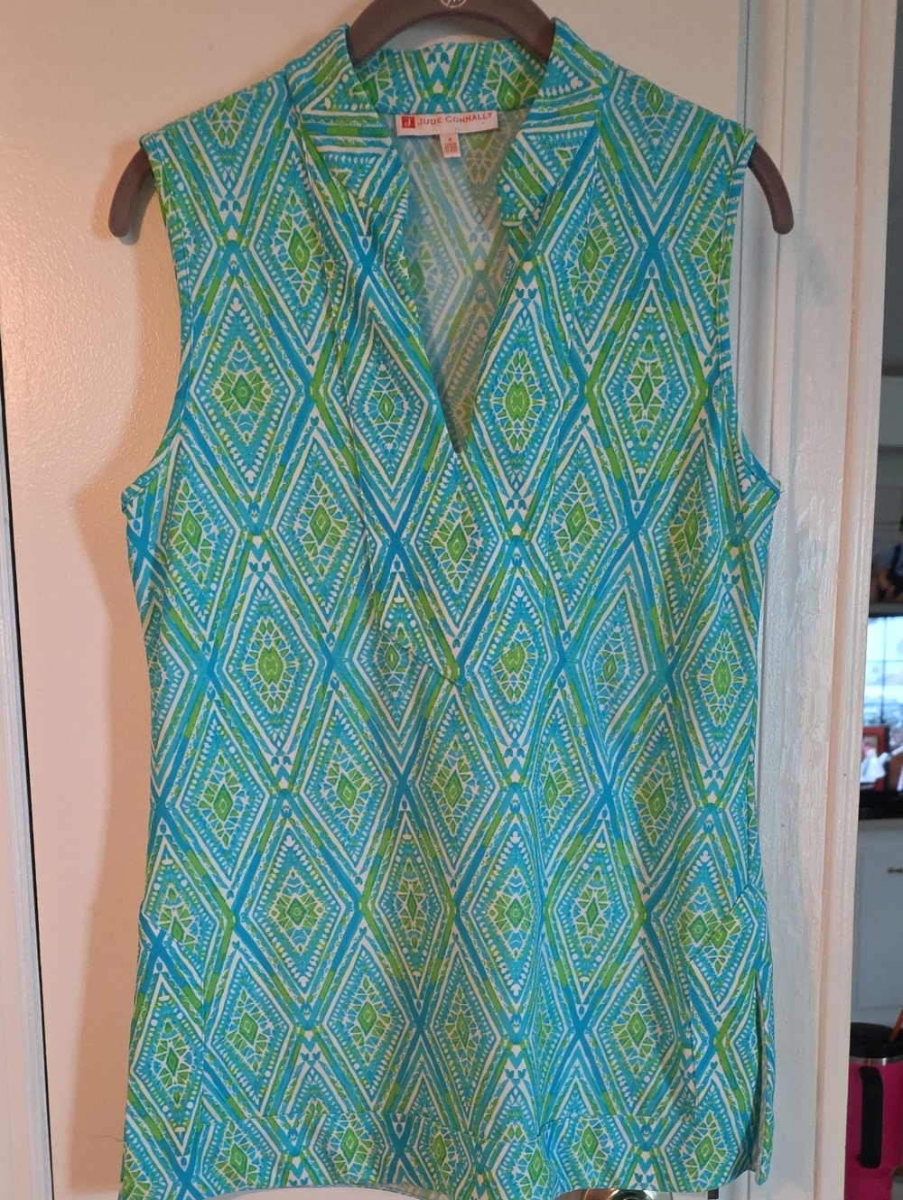 Jude Connally EEUC Turquoise and Lime Sleeveless V-Neck Geometric Print top
